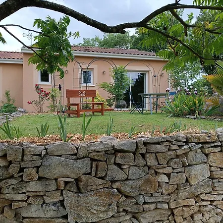 Escale Gourmande- Avec Terrasse & Diner Maison Possible Bed & Breakfast Eyzerac